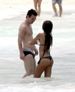 EXCLUSIVE: EXCLUSIVE!!! Barcelona football star, Lionel Messi and his girlfriend Antonella Rocuzzo was spotted enjoying the sun of Cancun, Mexico